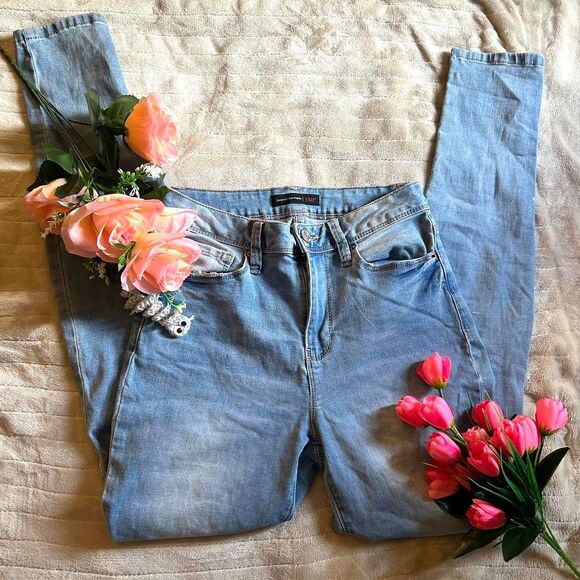 Slightly Ripped Light Blue Skinny Jeans - Picture 1 of 4